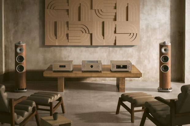 13cd_Marantz – 10 Series – Marantz Champagne – Location 2