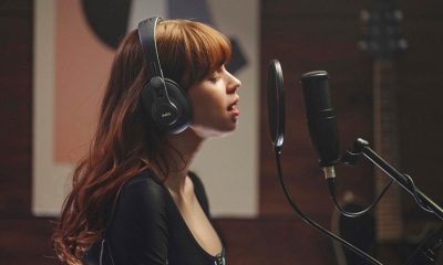 AKG K371