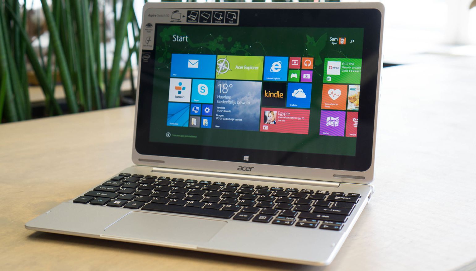 Sortie Michelangelo Lounge Review: Acer Aspire Switch 10 | FWD