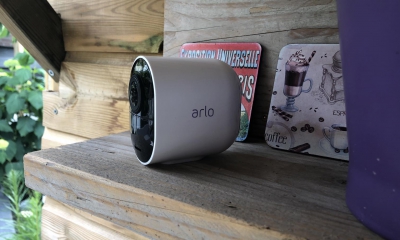 Arlo camera in de tuin