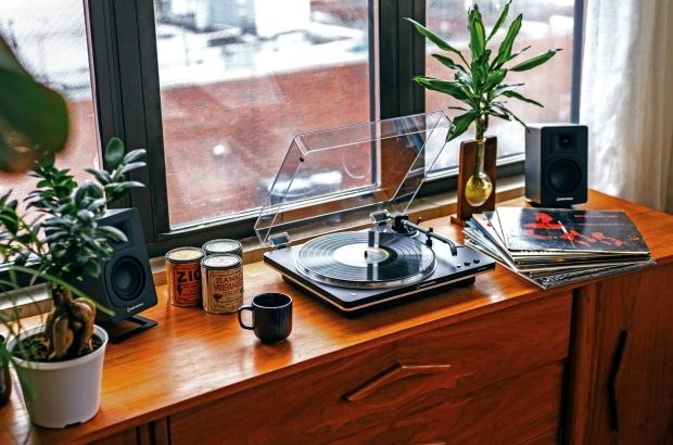 Audio-Technica kondigt AT-LP70xBT draaitafel aan 1