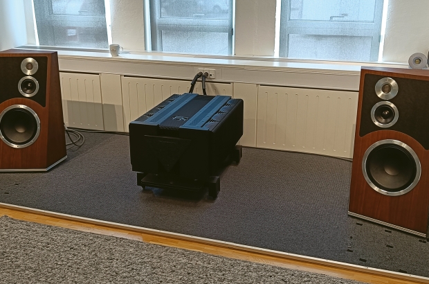 Audiovector_Trapeze_52