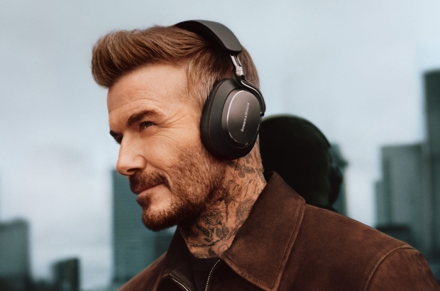 B&W – David Beckham – Px8 S2 Onyx Black 1- 16×9