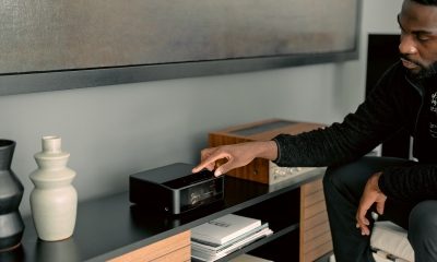 Bluesound Node Icon_model interacting 2