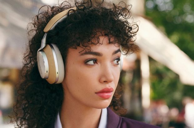 Bowers Wilkins PX8 lifestyle