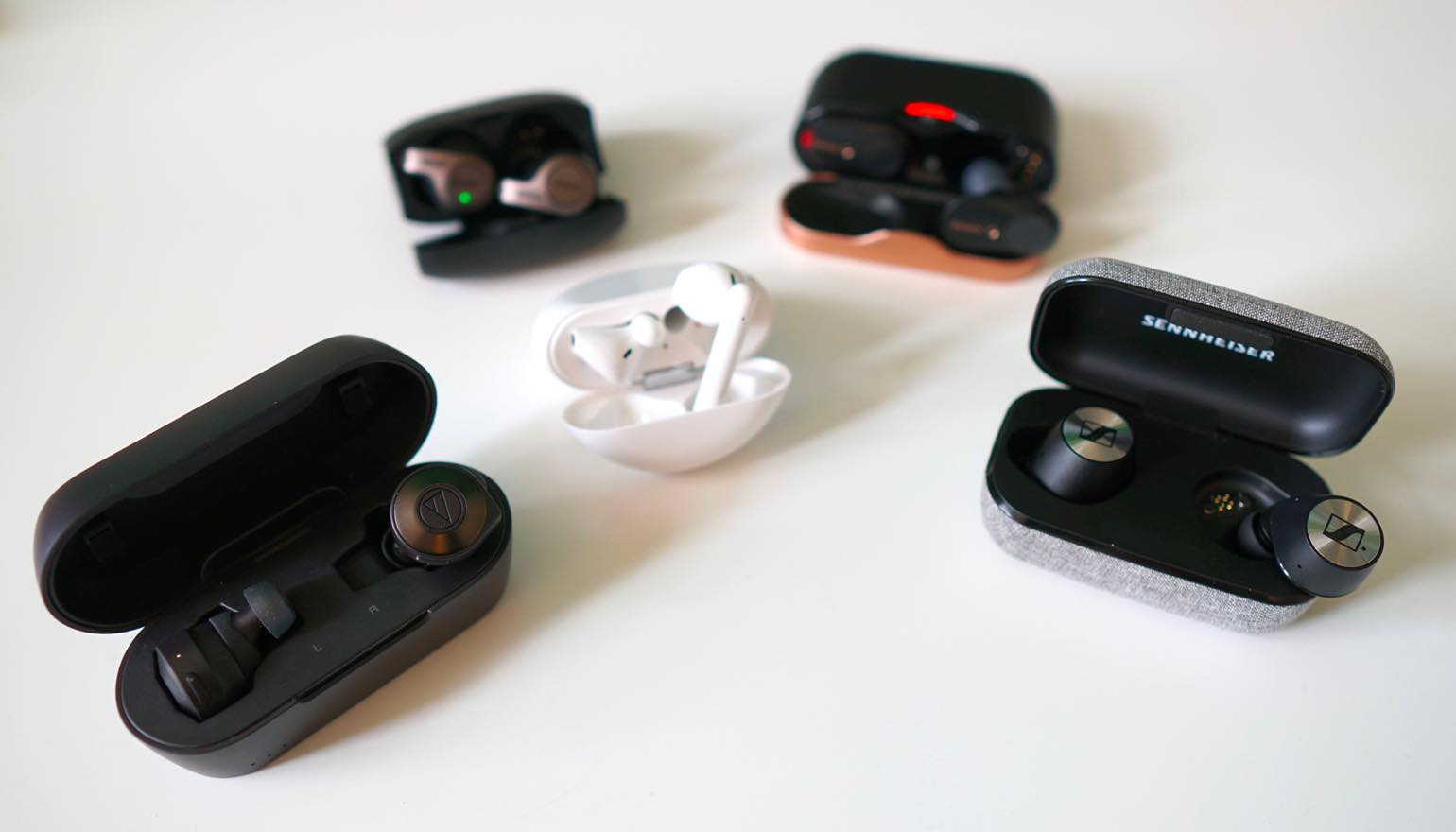 Integraal Ineenstorting makkelijk te gebruiken Dossier: vijf in-ear hoofdtelefoons vergeleken - oortjes zonder draadjes |  FWD