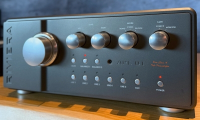 ELAC Concentro M 807_Riviera voorversterker