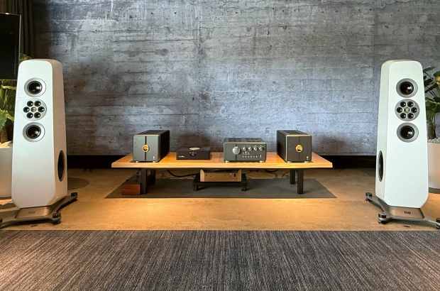 ELAC Concentro M 807_Set vooraanzicht