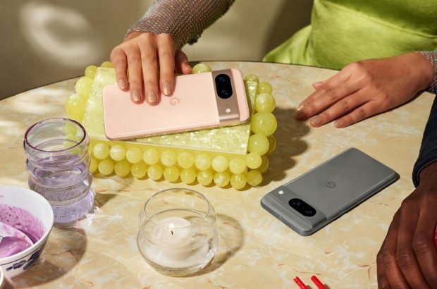 Google Pixel 8 lifestyle