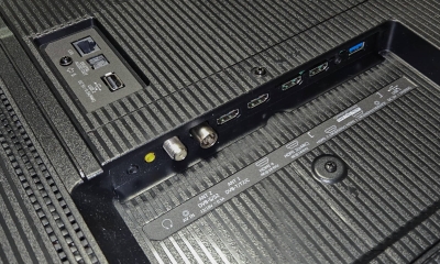 Hisense-65U8NQ-aansluitingen