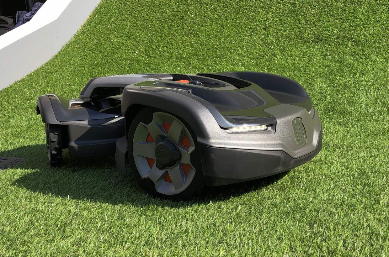 Husqvarna lanceert Automower 435X AWD robotgrasmaaier met AI | FWD
