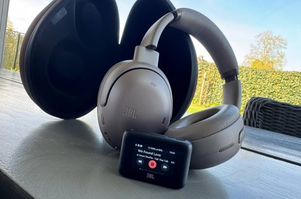 JBL review Tour One M3 3