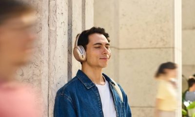 JBL_Tour One M3_Lifestyle Image_1