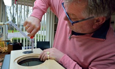 JK Ac_1-Joop Prins monteert speakerunits in de JK Reference III luidsprekers