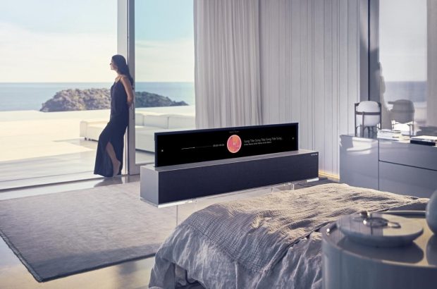 LG Signature oled tv r-1