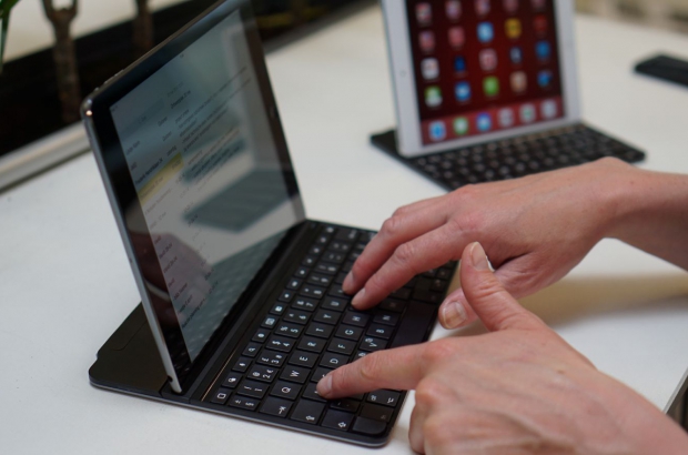 Logitech-Ultrathin-keyboard-cover-iPad-review-5