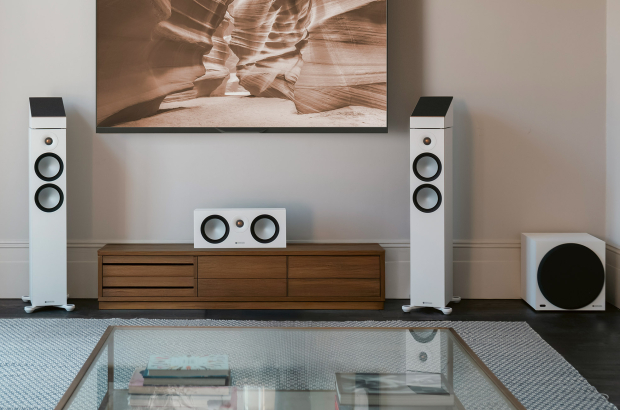 Monitor Bronze 300 7G_LIFESTYLE_AV_1