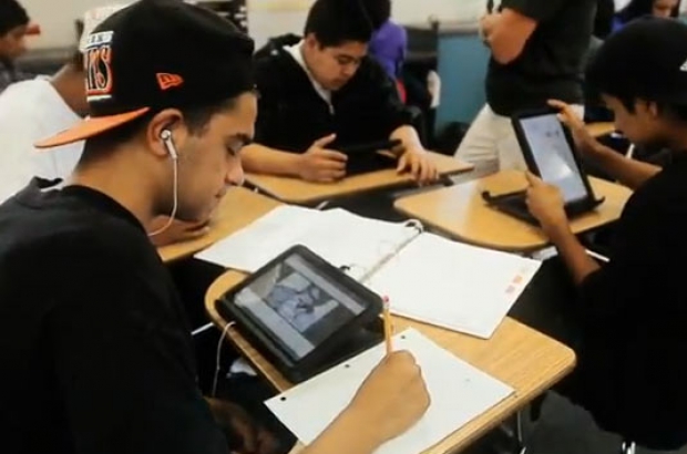 Motorola-Xoom-school