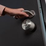 Nuki Smart Lock Pro black basering on door