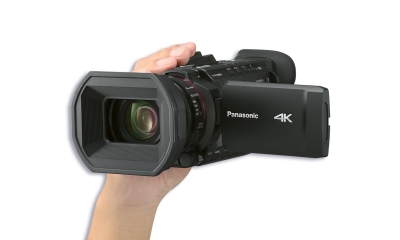 Panasonic HC-X1600_hand