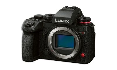 Panasonic Lumix S1RII_slant_K_PCEU