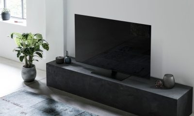 Panasonic-TX55FZW804_lifestyle