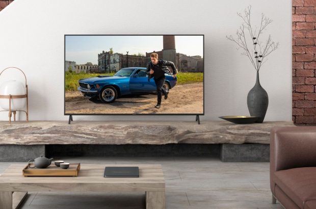 Panasonic-TX55HX940-lifestyle