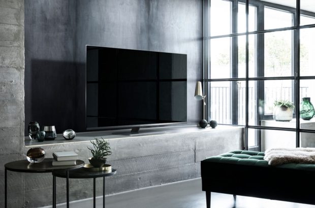 Panasonic-Tx-FXW784-lifestyle