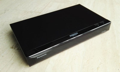 Panasonic_DMP-UB400_front1
