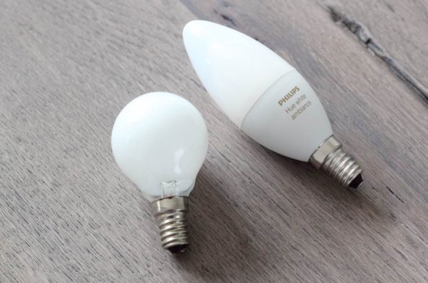 Philips-Hue-White-Ambiance-E14-kaarslamp-review