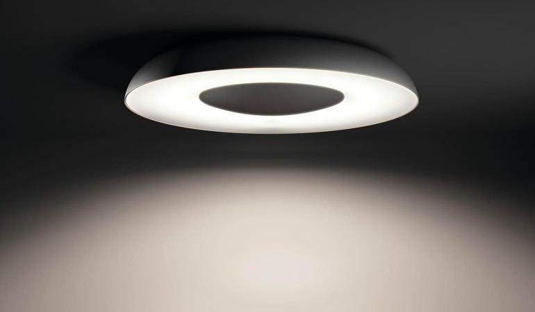 zak aankunnen het internet Review: Philips Hue Still plafondlamp met afstandsbediening | FWD