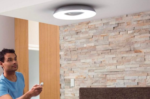 zak aankunnen het internet Review: Philips Hue Still plafondlamp met afstandsbediening | FWD