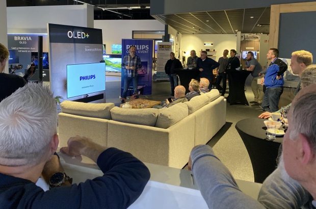 Philips OLED+ event Plattetv