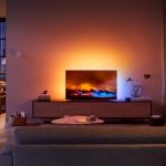 Philips-OLED804-Lifestyle