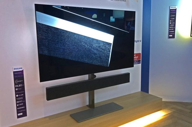Verkleuren bedreiging elegant Video: de nieuwe Philips OLED984 en OLED934 oled tv's uitgelicht | FWD