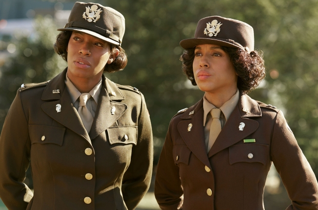 Pieter_Acteur Six Triple Eight filmscene_©Netflix