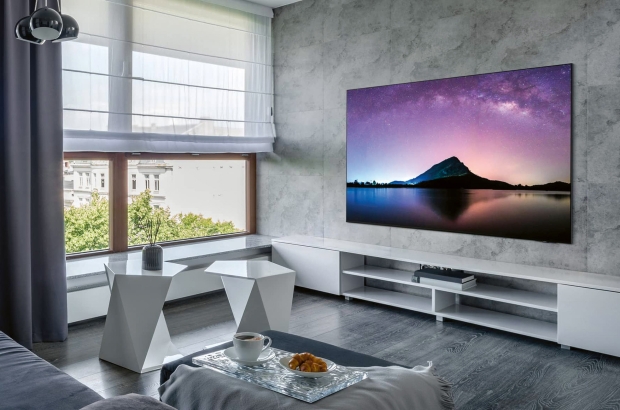 Pieter_Breedbeeld tv aan de muur_Samsung-QSE55S95D
