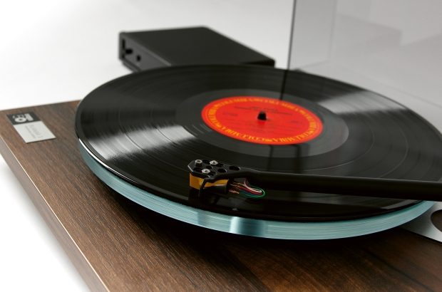 Rega Planar_3_50th_playing_neo_hero2