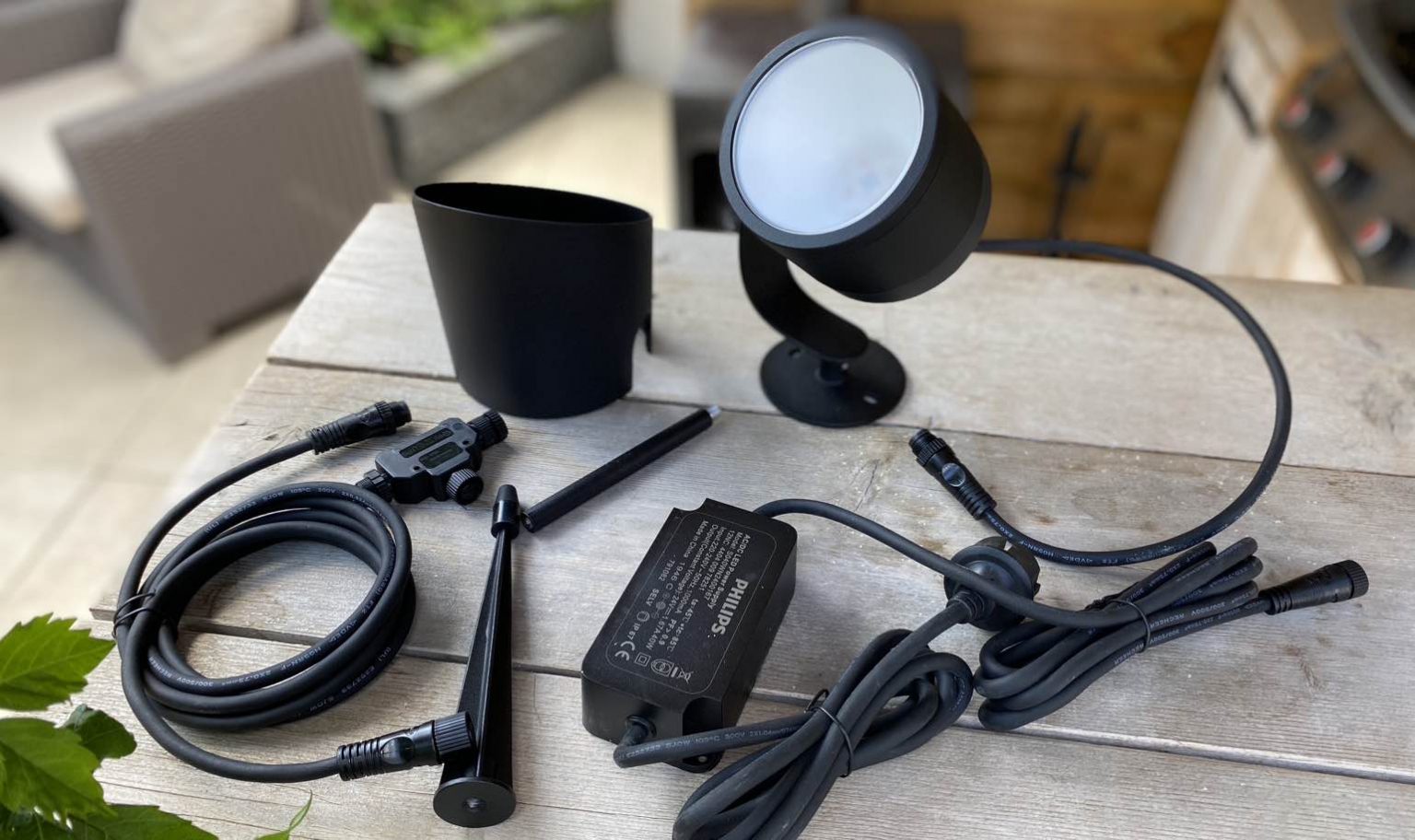 Review Philips Hue Lily XL grote spot voor in de tuin FWD