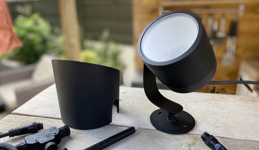 Review Philips Hue Lily XL grote spot voor in de tuin FWD