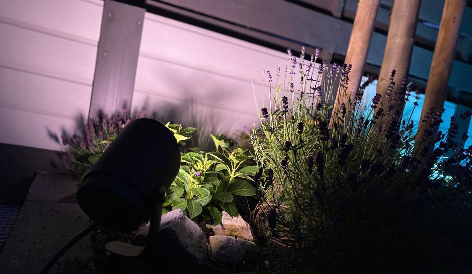 Review Philips Hue Lily XL grote spot voor in de tuin FWD