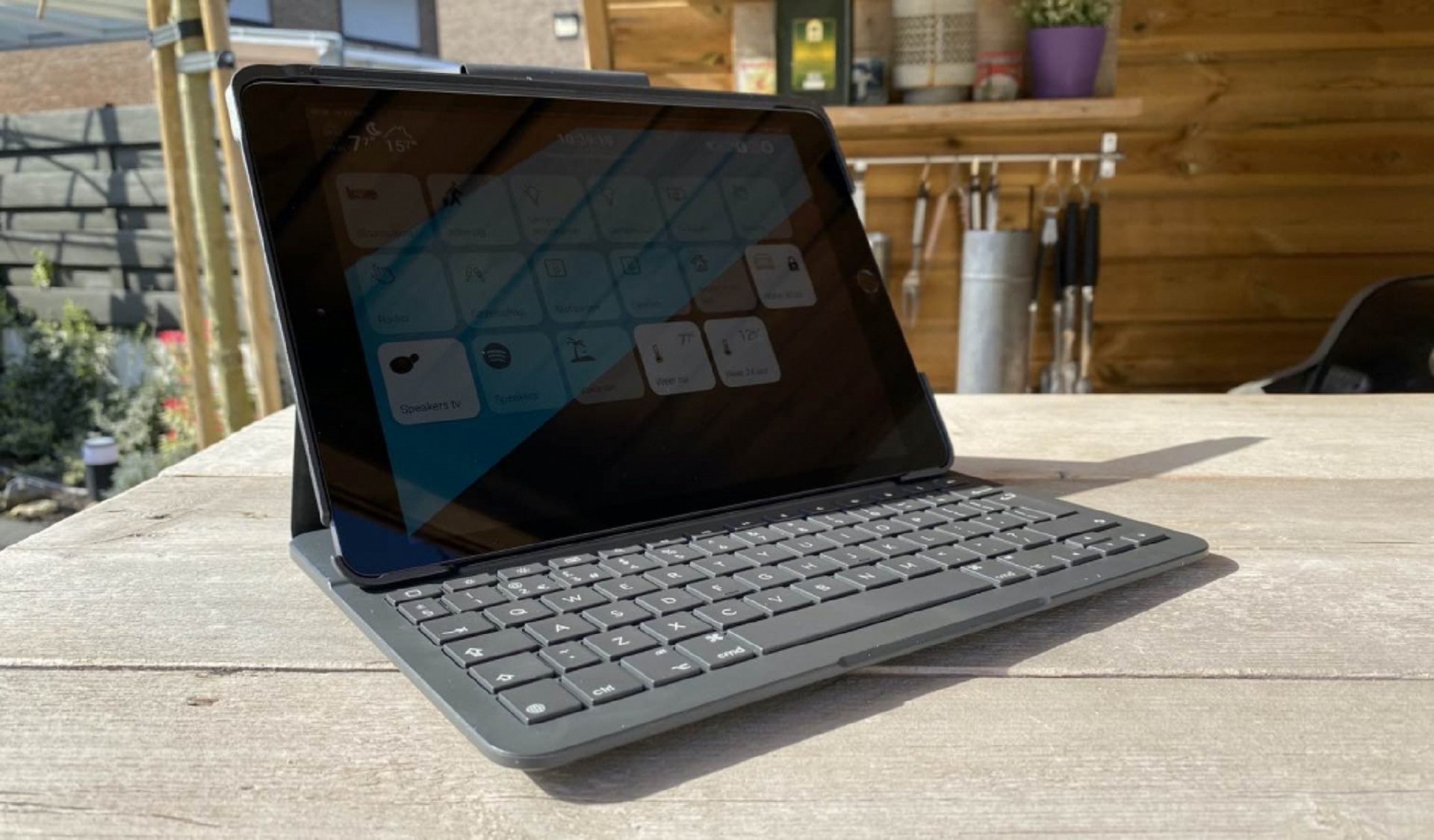 Vlieger Bekijk het internet bewonderen Review: Logitech Slim Folio toetsenbordcase voor de iPad en iPad Air | FWD