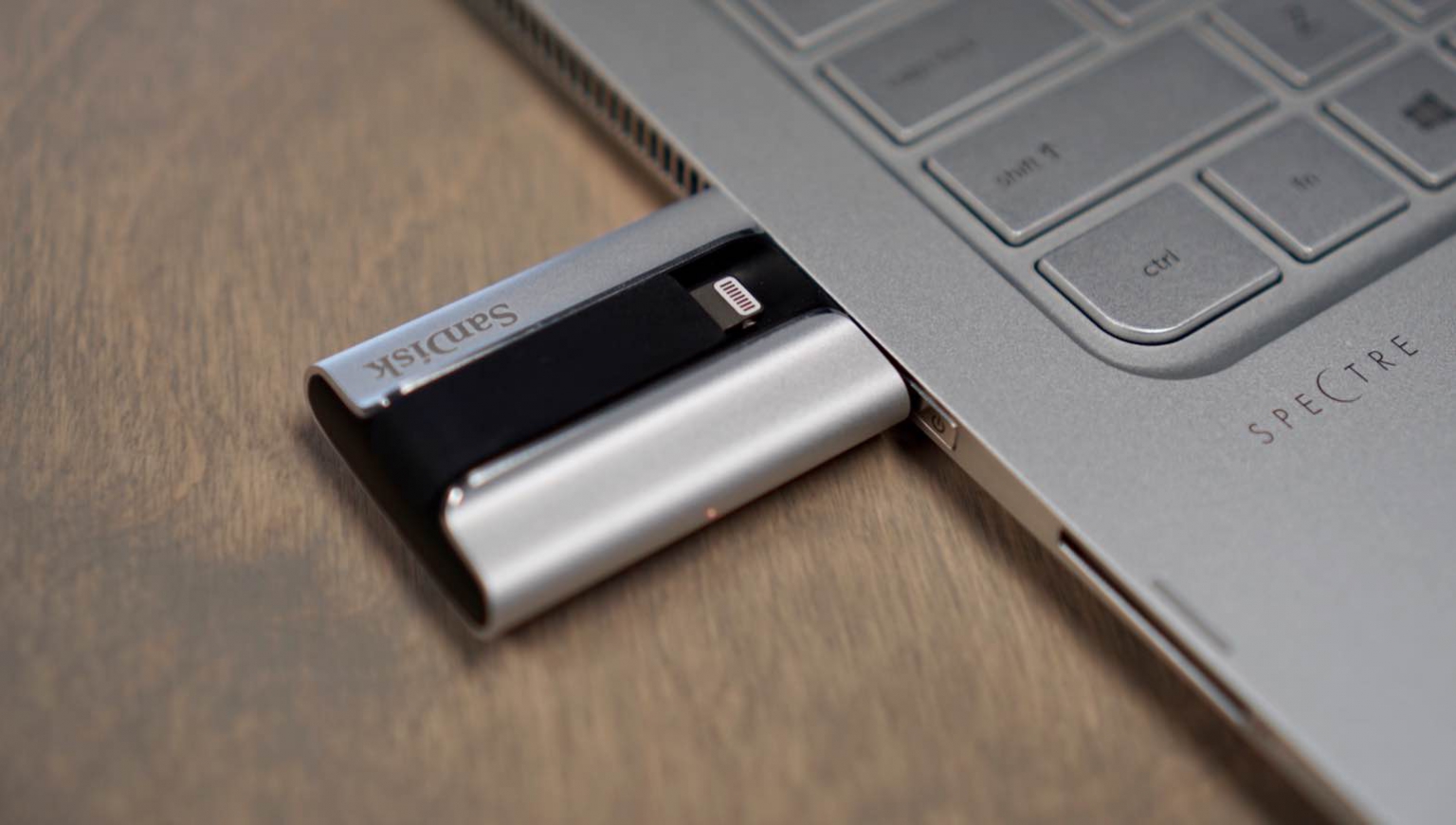 SanDisk 128GB iXpand Flash Drive Go for Your iPhone 