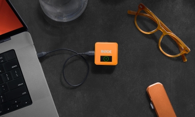 Røde_wireless go_3rd-gen-orange-black-bg-8-GO-versatile-laptop