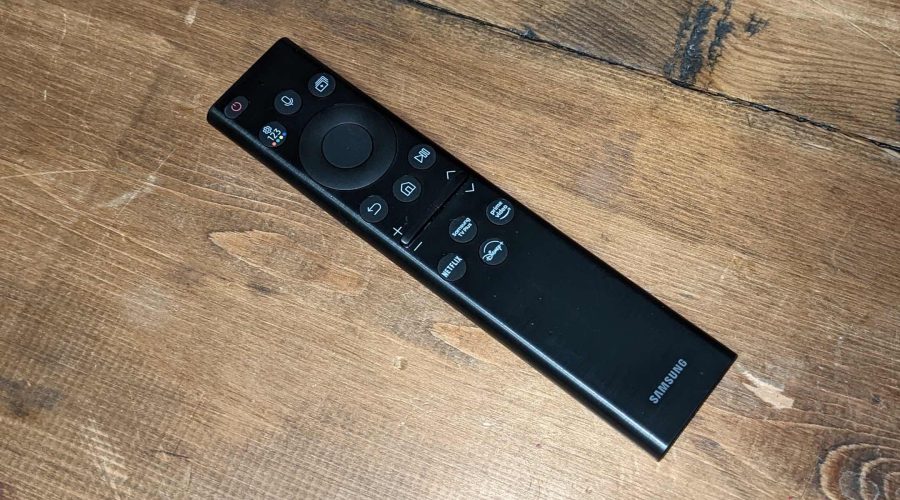 Samsung-QE55Q74B-remote-900x500.jpg