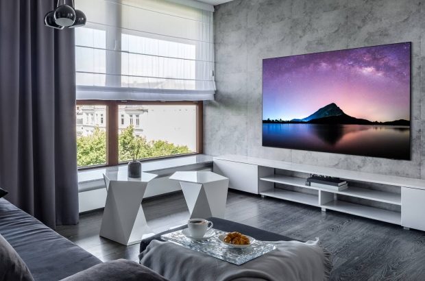 Samsung-QSE55S95D-lifestyle
