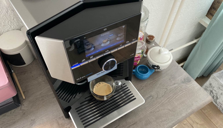 Terughoudendheid thema zwemmen Review: Siemens EQ.9 s700 - slimme koffiemachine met Home Connect | FWD