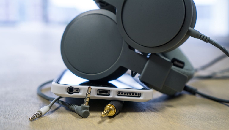 druk etiket Psychologisch Waarom verdwijnt de 3.5 mm koptelefoon audio-aansluiting? | FWD