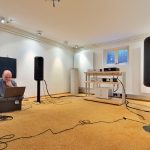 Veddan Atom_André Kamperman regelt de luidsprekers in