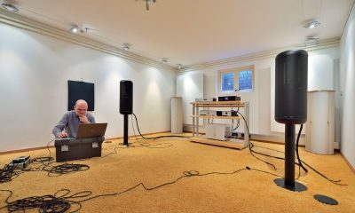 Veddan Atom_André Kamperman regelt de luidsprekers in